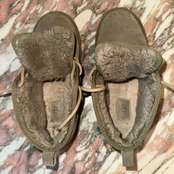 UGGS - Picture 7 of 16